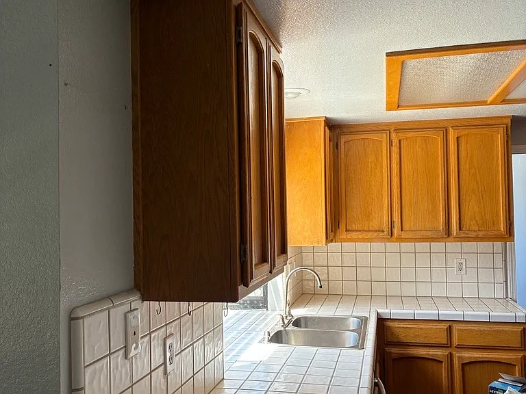 2814 Canyon Dr — Photo 11