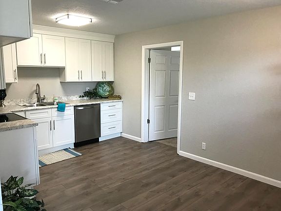 3rd image of 2513 Marlowe Pl