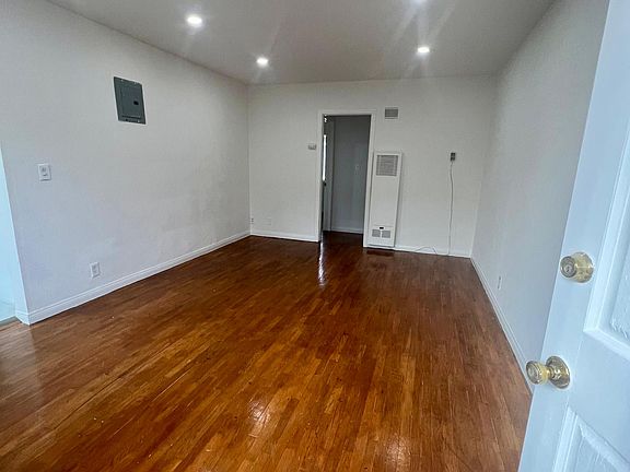 3rd image of 1306 N Las Palmas Ave APT 11