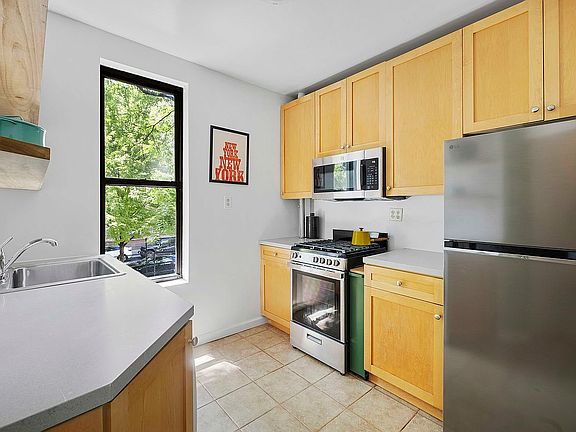 4th image of 214 Bradhurst Ave APT 6