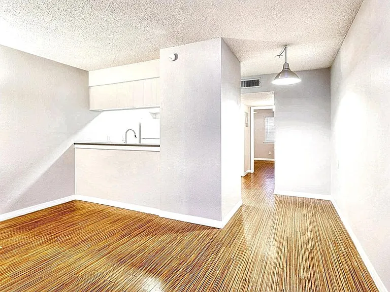 4007 Avenue C — Photo 2