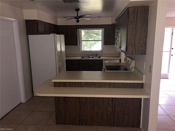 3rd image of 850 Sentinela Blvd