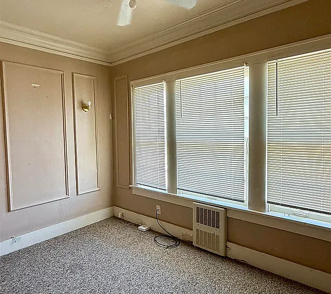 410 W 6th St — Photo 11