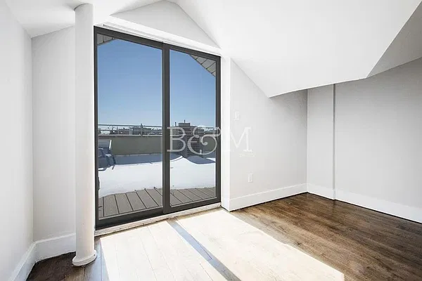 Sold by Brick&Mortar | media 16
