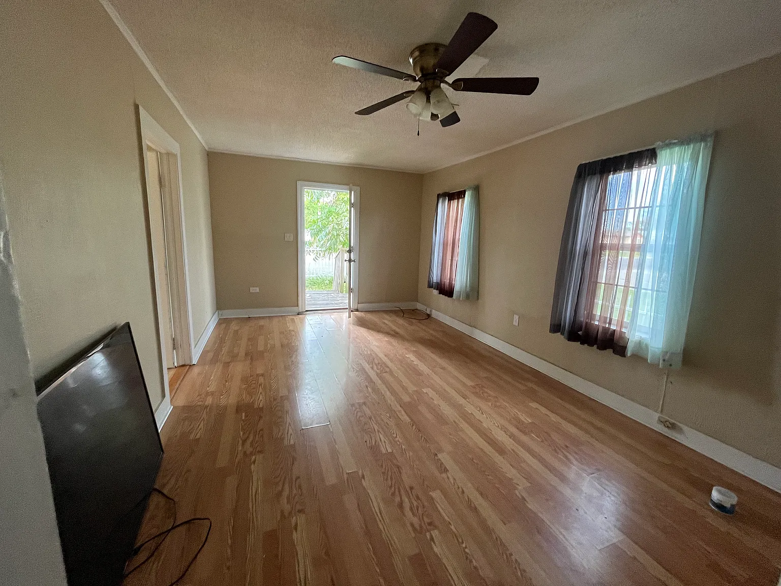 7348 Park Ave — Photo 2
