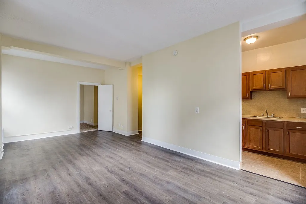 New Cadillac Square Apartments — Photo 2