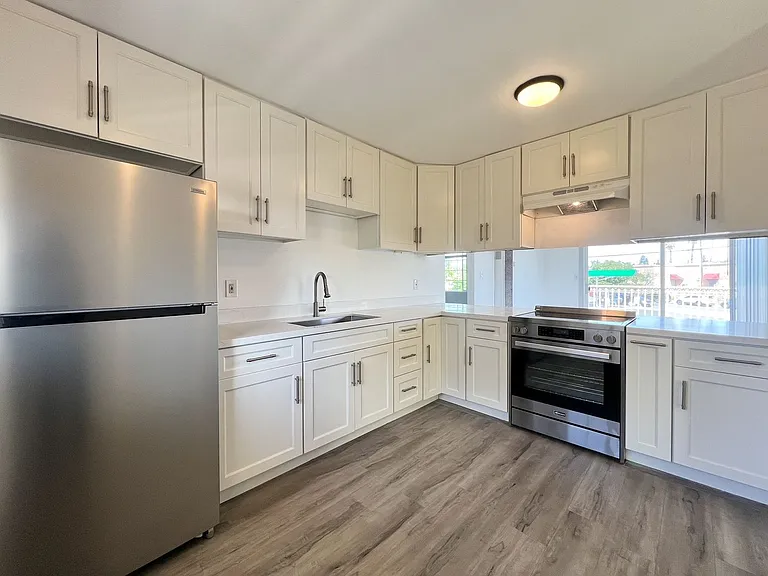 577 Freeway Dr — Photo 6