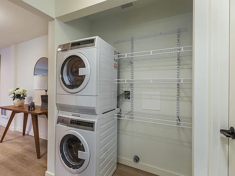 129 5th Ave NW #1 — Photo 8