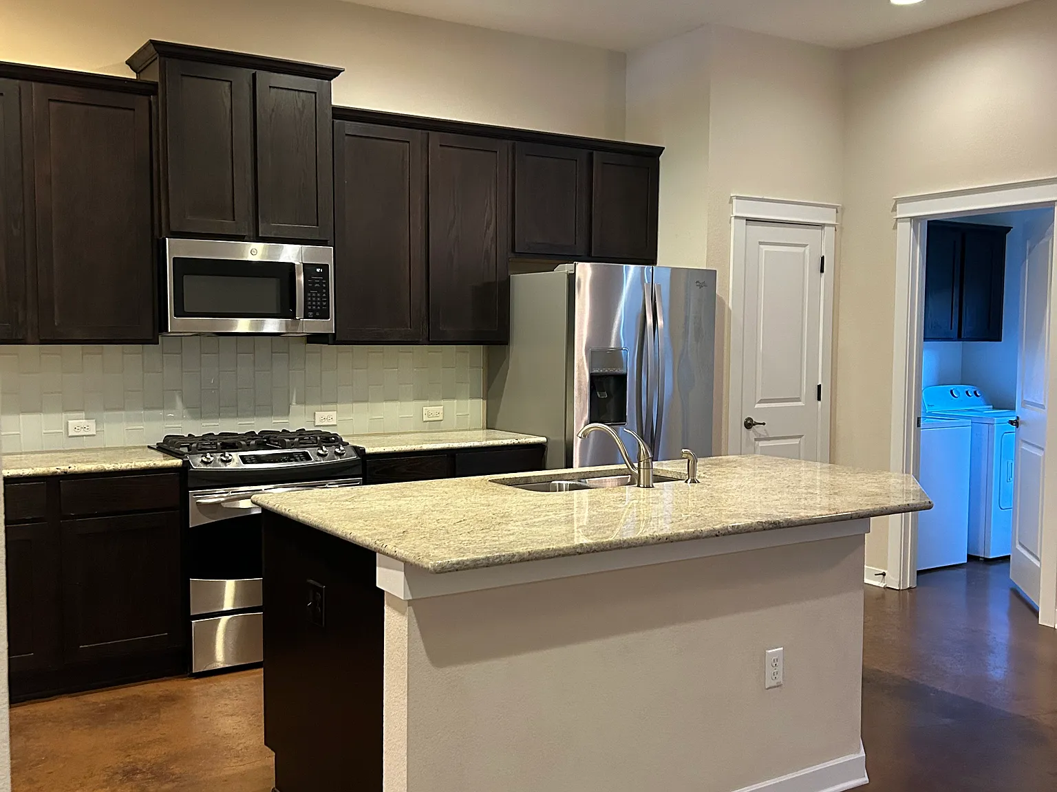 2 bed, 2.5 bath, 1576 sqft, $3,000 — Photo 3