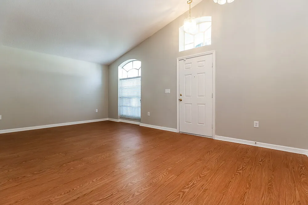 3 bed, 2.0 bath, 1440 sqft, $2,110 — Photo 2