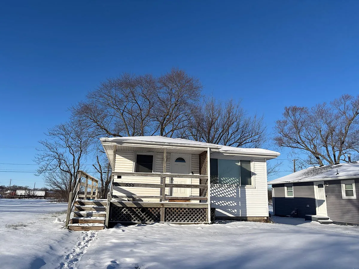 555 N Cottage Ave photo 1