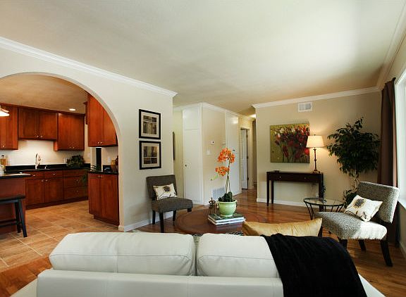 4th image of 1308 Cherry Ct