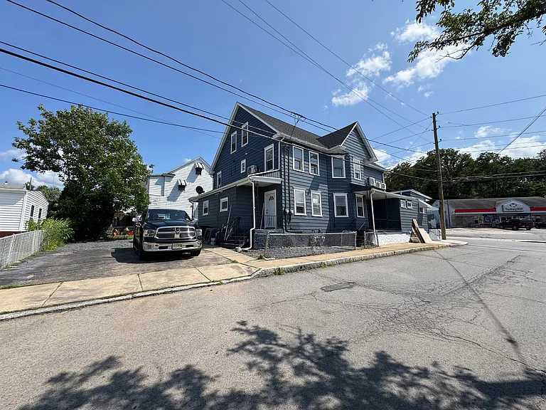 338 E Main St — Photo 23