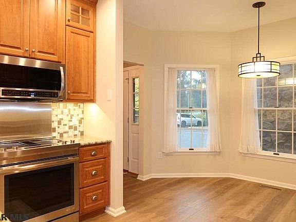 5th image of 104 Asbury Ln