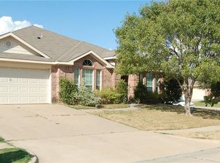 7003 Milam Ln, Arlington, TX 76002