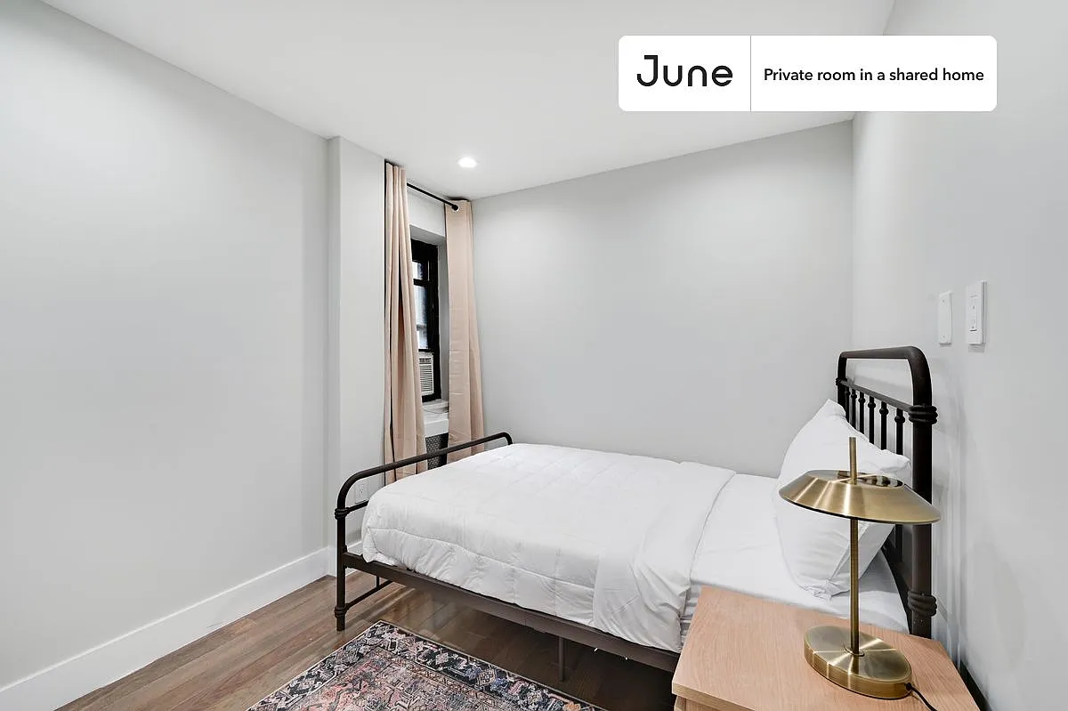 113 1st Ave — Photo 3