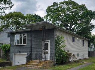 61 Peckham Ave, Islip, NY 11751