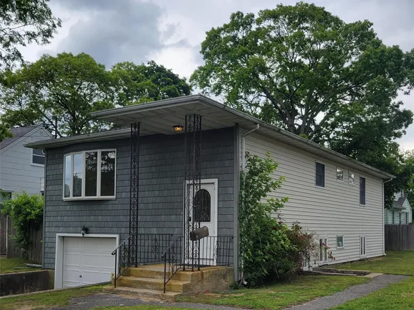 61 Peckham Avenue, Islip, NY 11751
