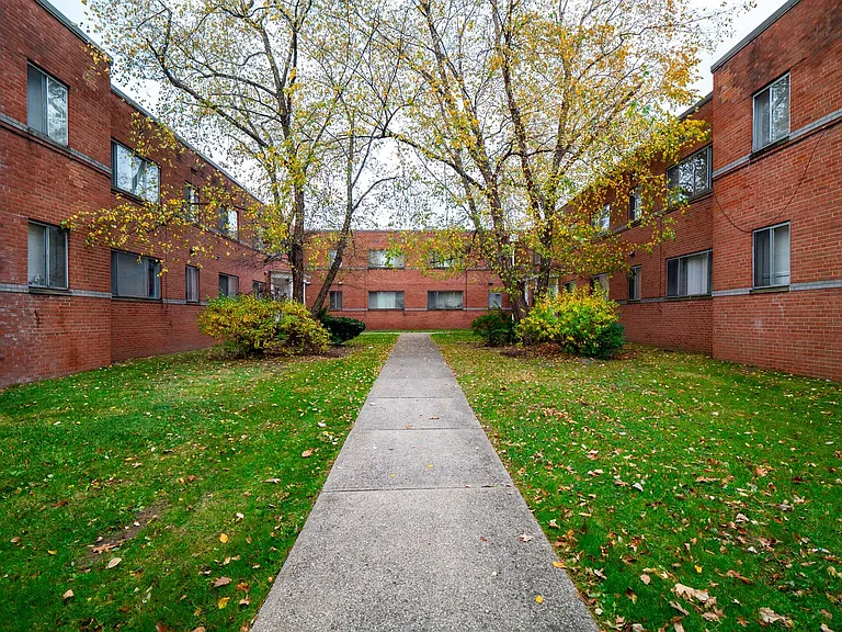 Heights Garden Apartments — Photo 15