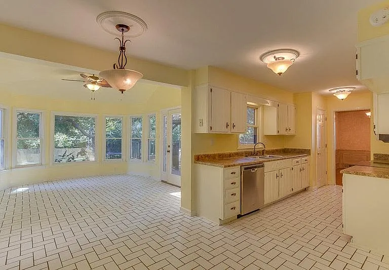 1349 Brookside Dr — Photo 3
