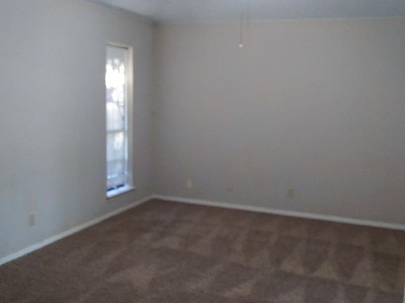 5th image of 915 42nd St SE