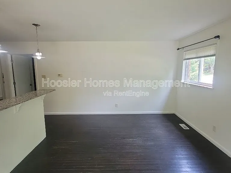 770 E 61st St #1 — Photo 8