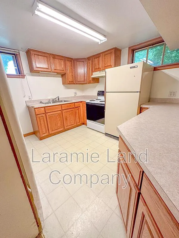 2 bed, 1.0 bath, $900 — Photo 3