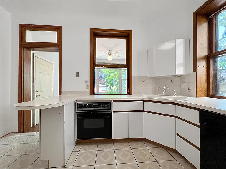 3726 N Lakewood Ave #1F — Photo 13