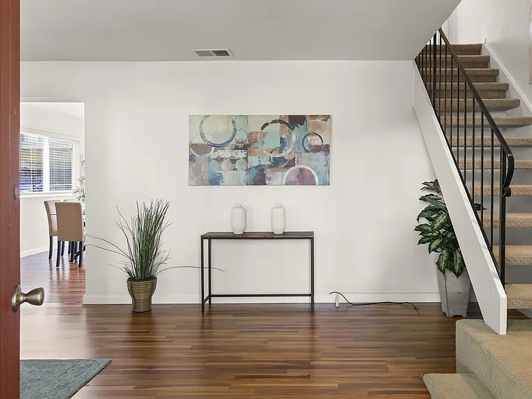 1811 Queen Victoria Way — Photo 10