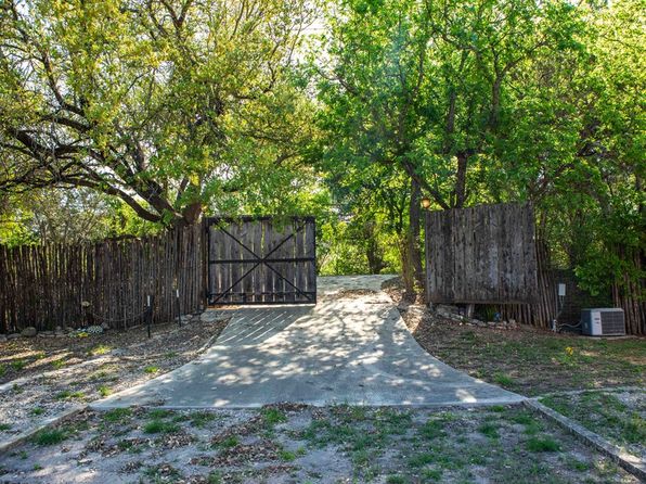 409 Ingram Loop, Ingram, TX 78025