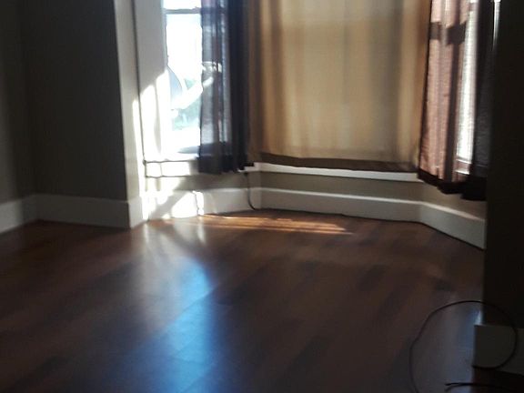 4th image of 1 Bartlett St #1