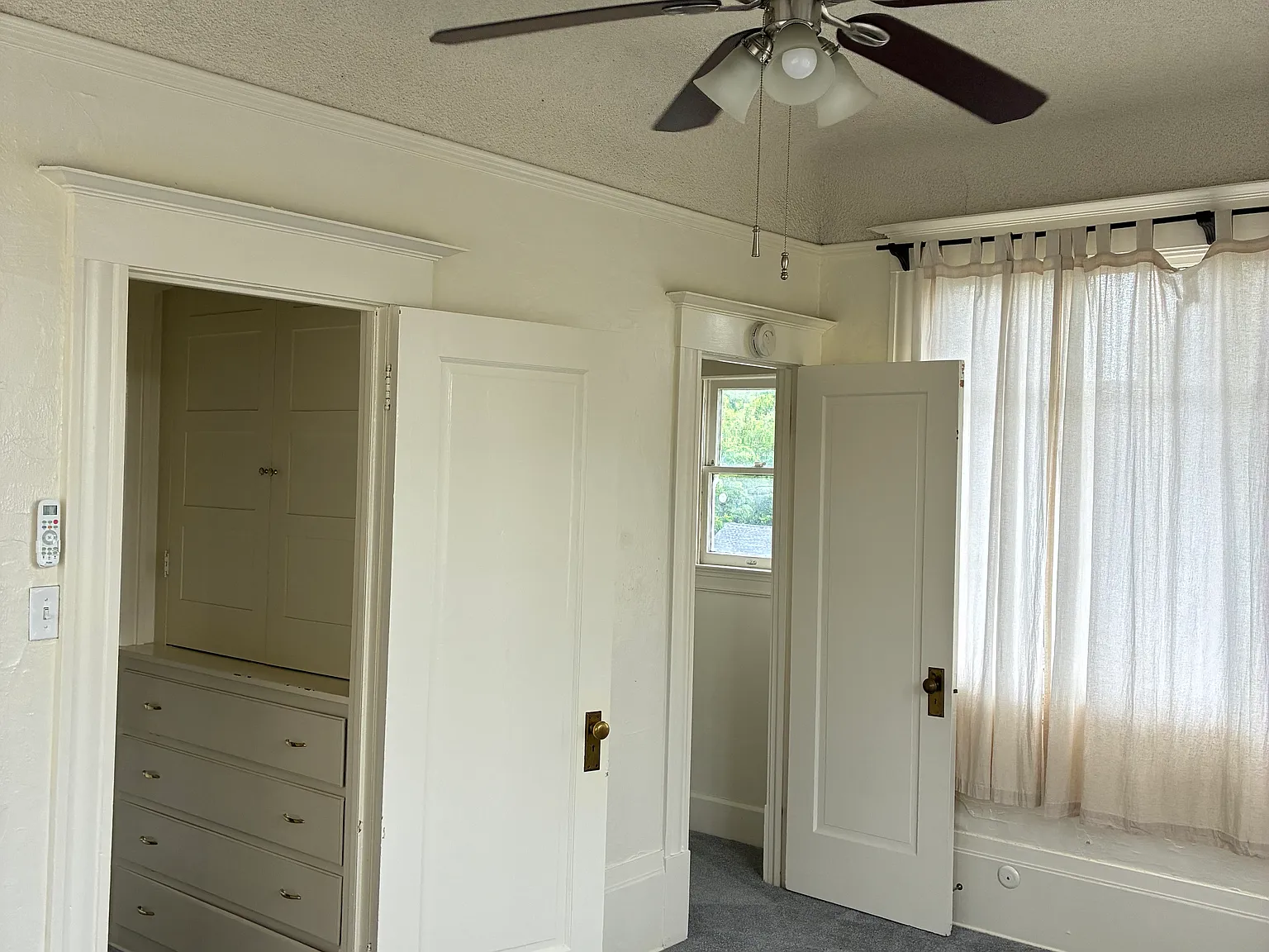 1 bed, 1000 sqft, $2,025 — Photo 4