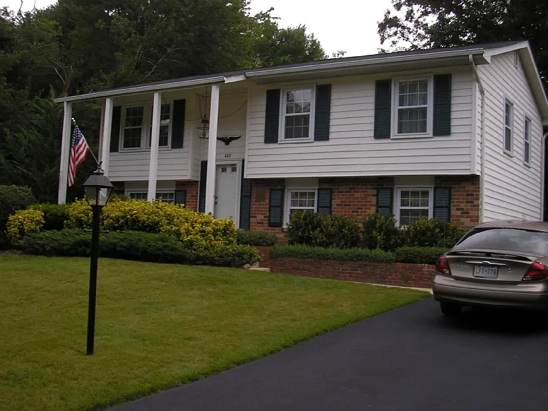422 University Dr photo 1