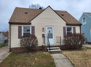 8289 Standard Ave, Center Line, MI 48015