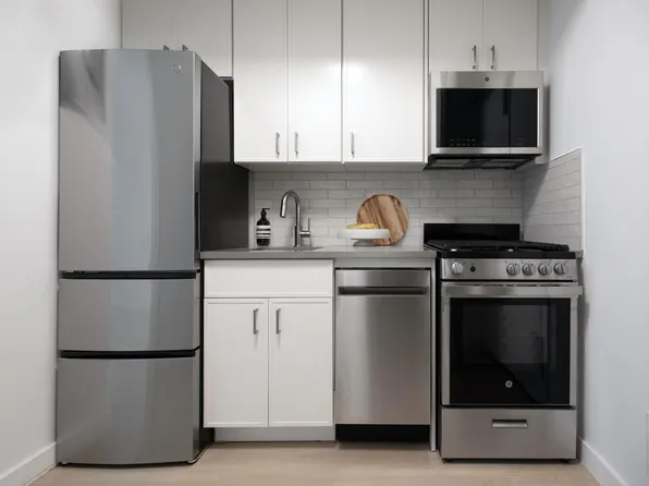115 East 34th Street 1606 image 3 of 15