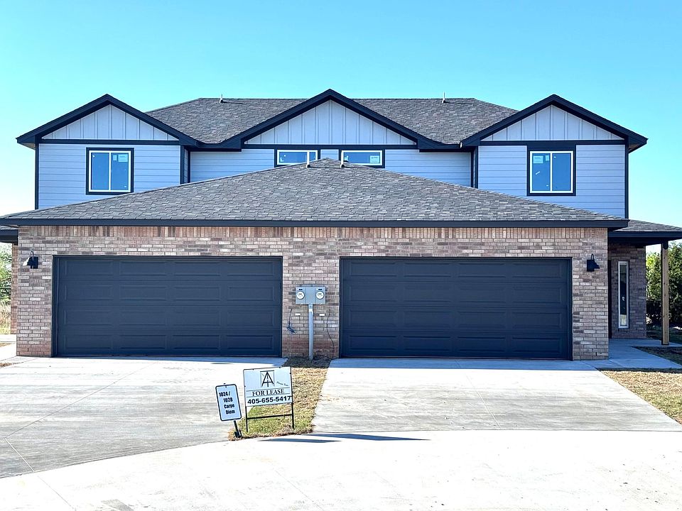 Front of duplex-left side 1024, right side 1028. Same floor plan, just mirrored.