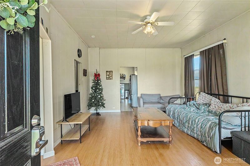 2nd image of 1008 W Wishkah Street