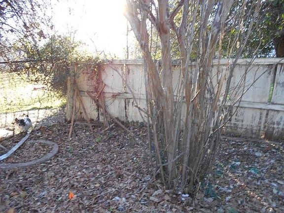 3rd image of 2712 Carnation Ave
