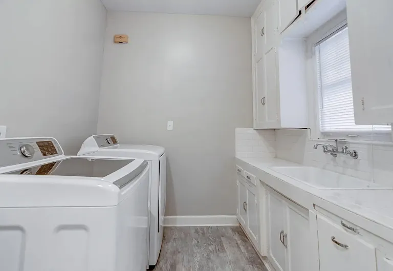 1506 S Florence Pl — Photo 42