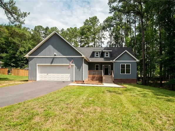 616 10th St, Blackstone, VA 23824