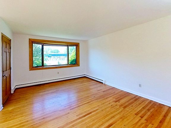 Living room / dining area