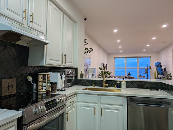 5th image of 1 Crescent Way APT 1211