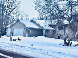 1260 Greenleaf Rd, Owatonna, MN 55060