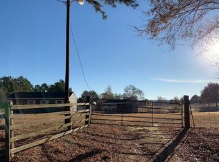 2241 Acr 140, Elkhart, TX 75839