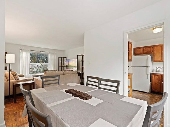 4th image of 10417 Montrose Ave #10417