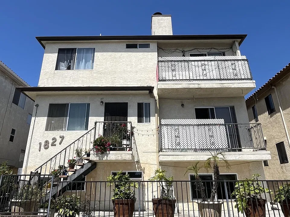 1827 S Cabrillo Ave #2