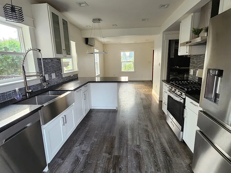 10038 6th Ave SW #1 — Photo 8
