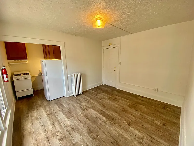 514 W Cross St — Photo 1