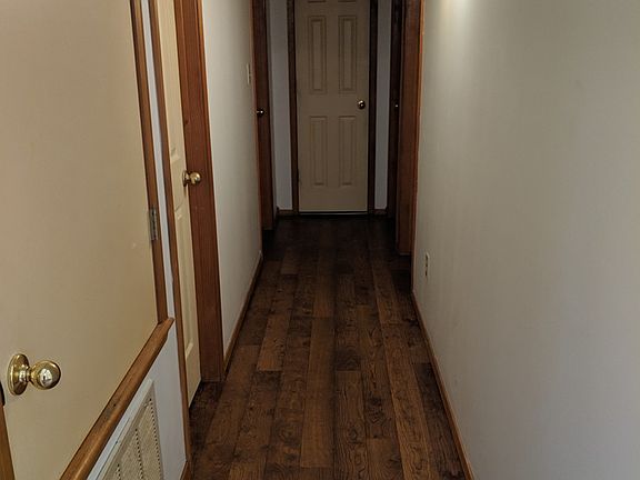 4th image of 911 E Gum St