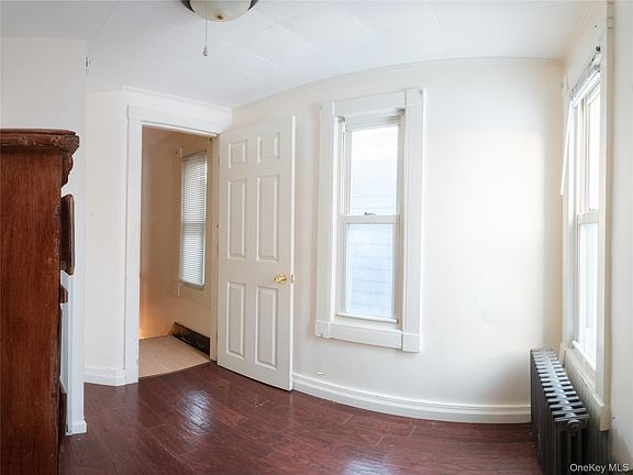 5th image of 925 Constant Avenue